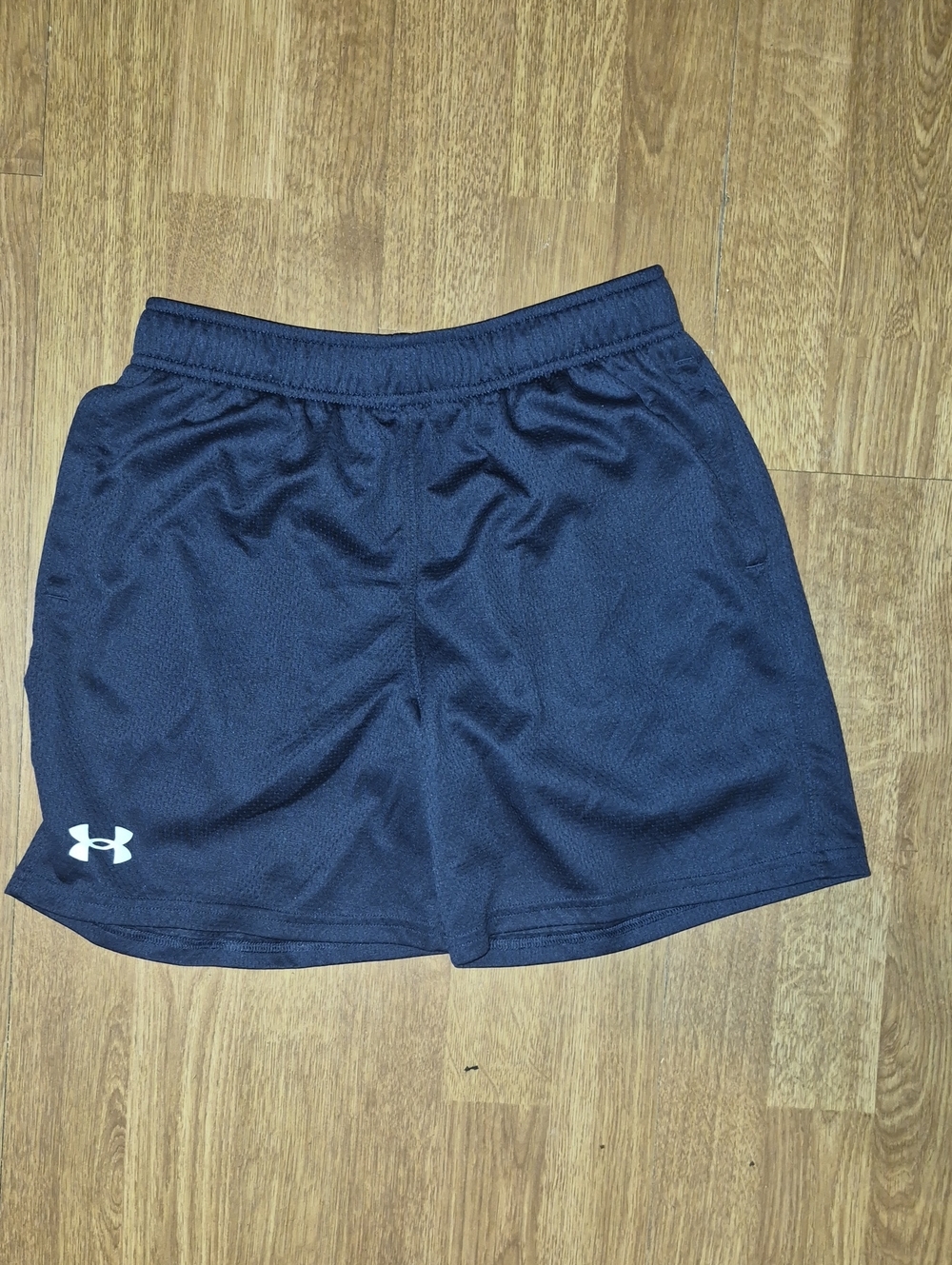Under Armour Dark Blue Athletic Shorts with Pockets Youth Larfe